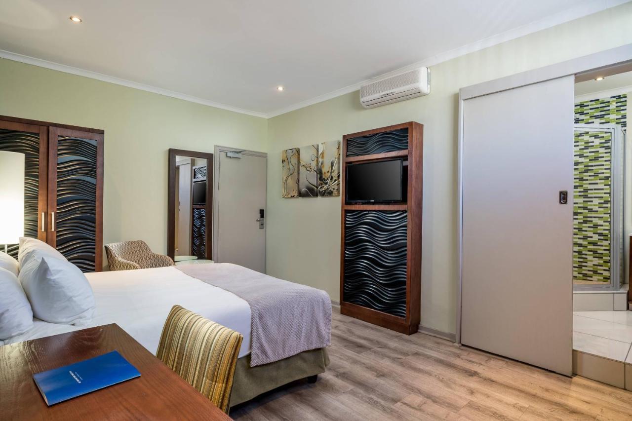 Protea Hotel By Marriott Ъпингтън Екстериор снимка