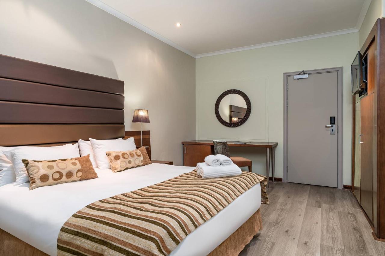 Protea Hotel By Marriott Ъпингтън Екстериор снимка