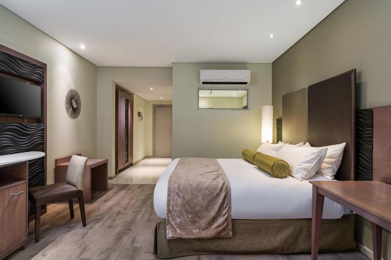 Protea Hotel By Marriott Ъпингтън Екстериор снимка