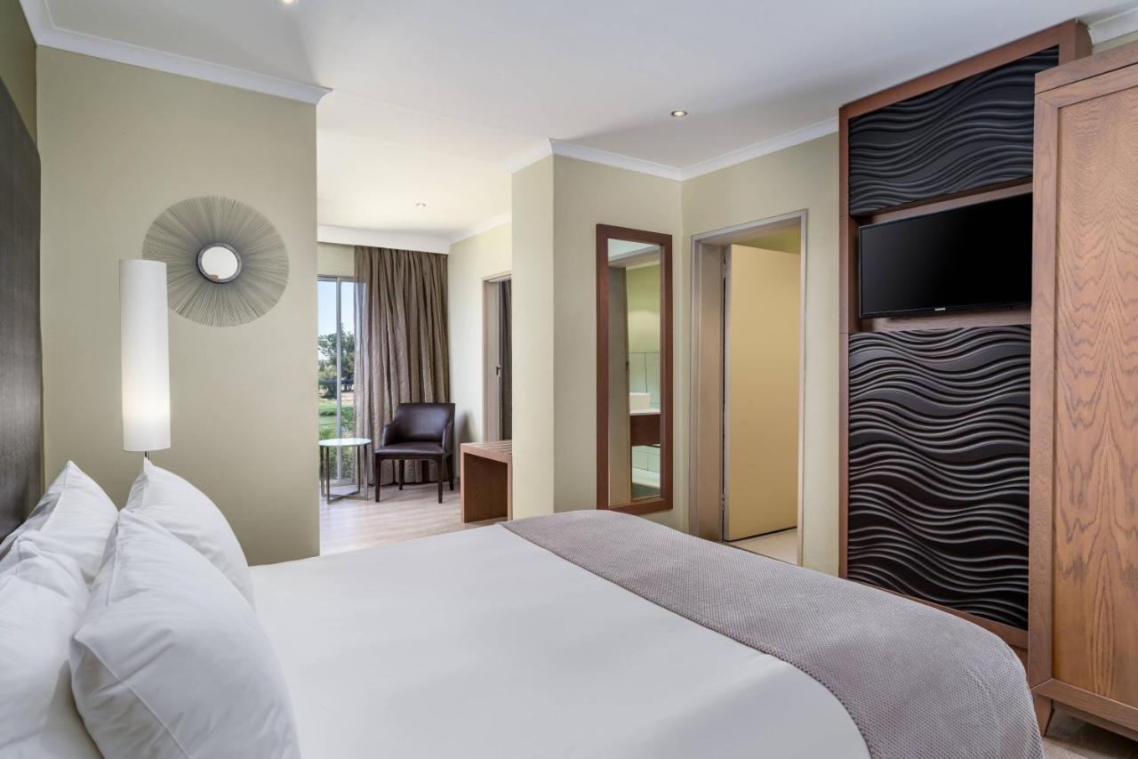 Protea Hotel By Marriott Ъпингтън Екстериор снимка