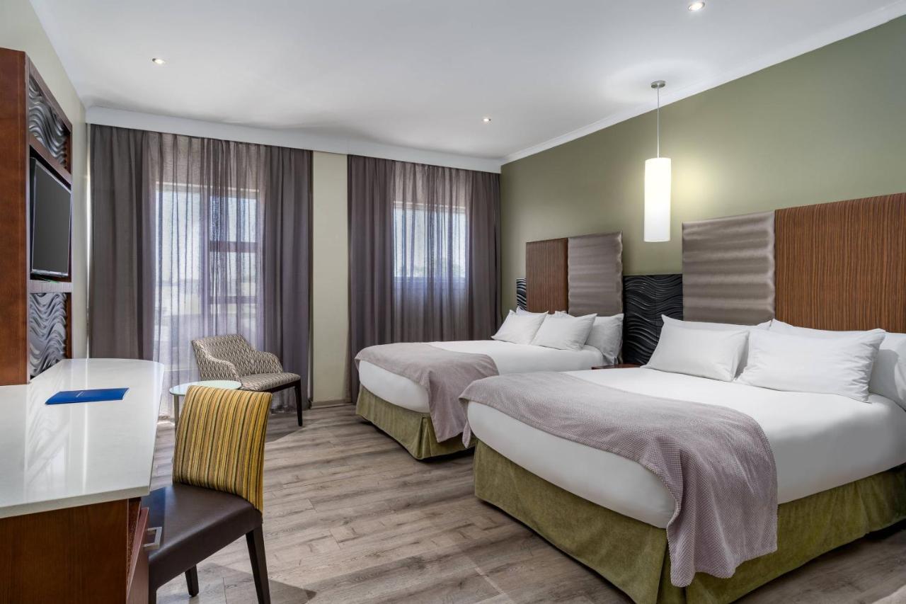 Protea Hotel By Marriott Ъпингтън Екстериор снимка