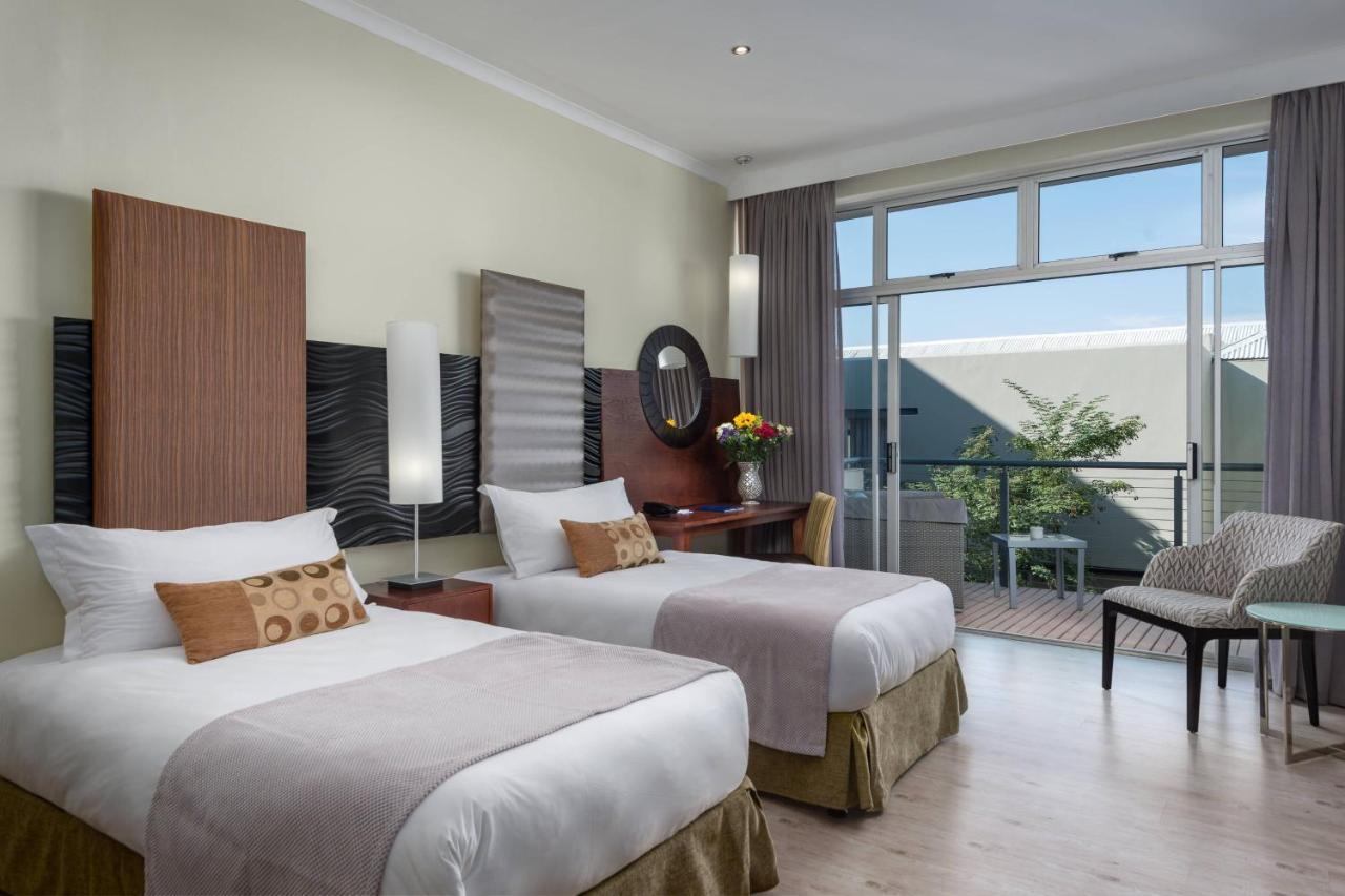 Protea Hotel By Marriott Ъпингтън Екстериор снимка