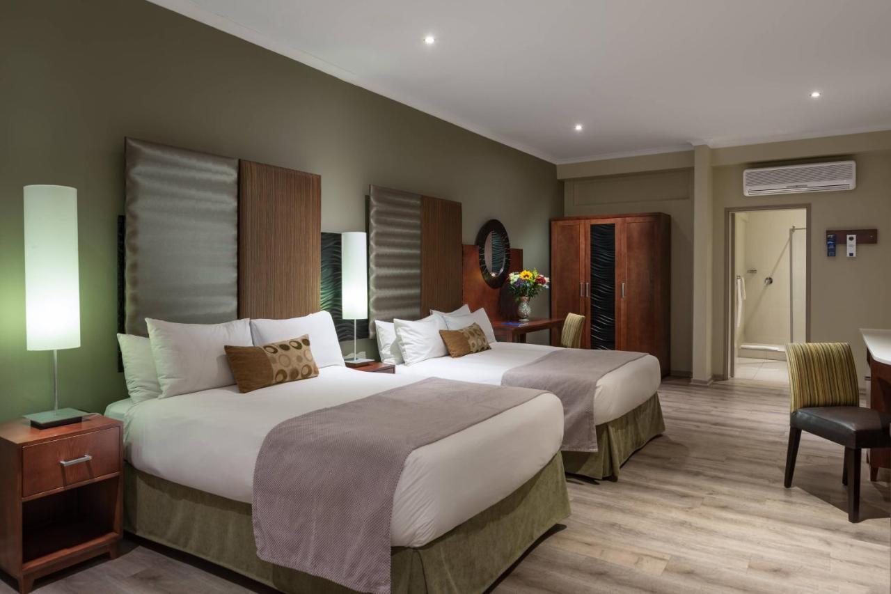 Protea Hotel By Marriott Ъпингтън Екстериор снимка