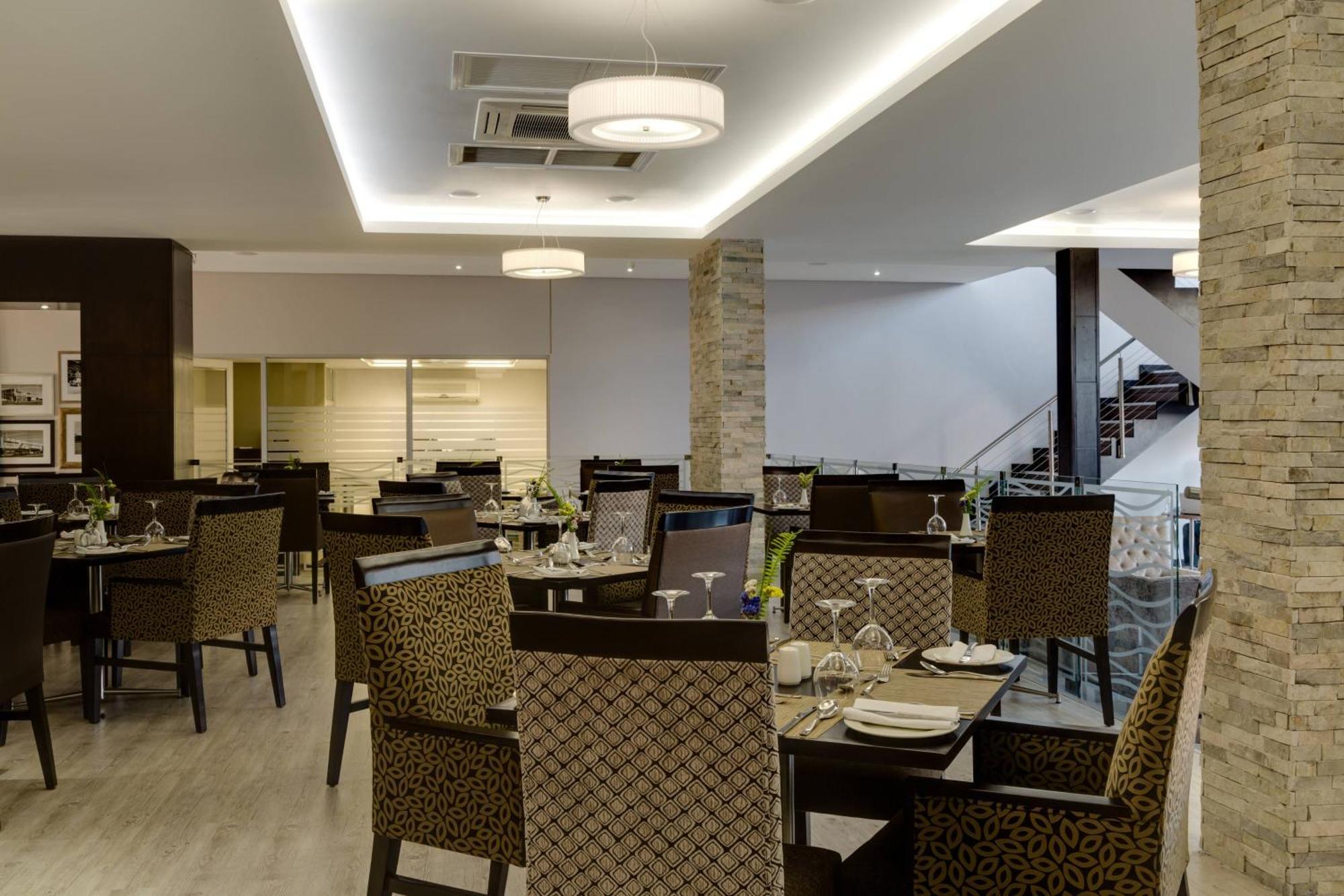 Protea Hotel By Marriott Ъпингтън Екстериор снимка