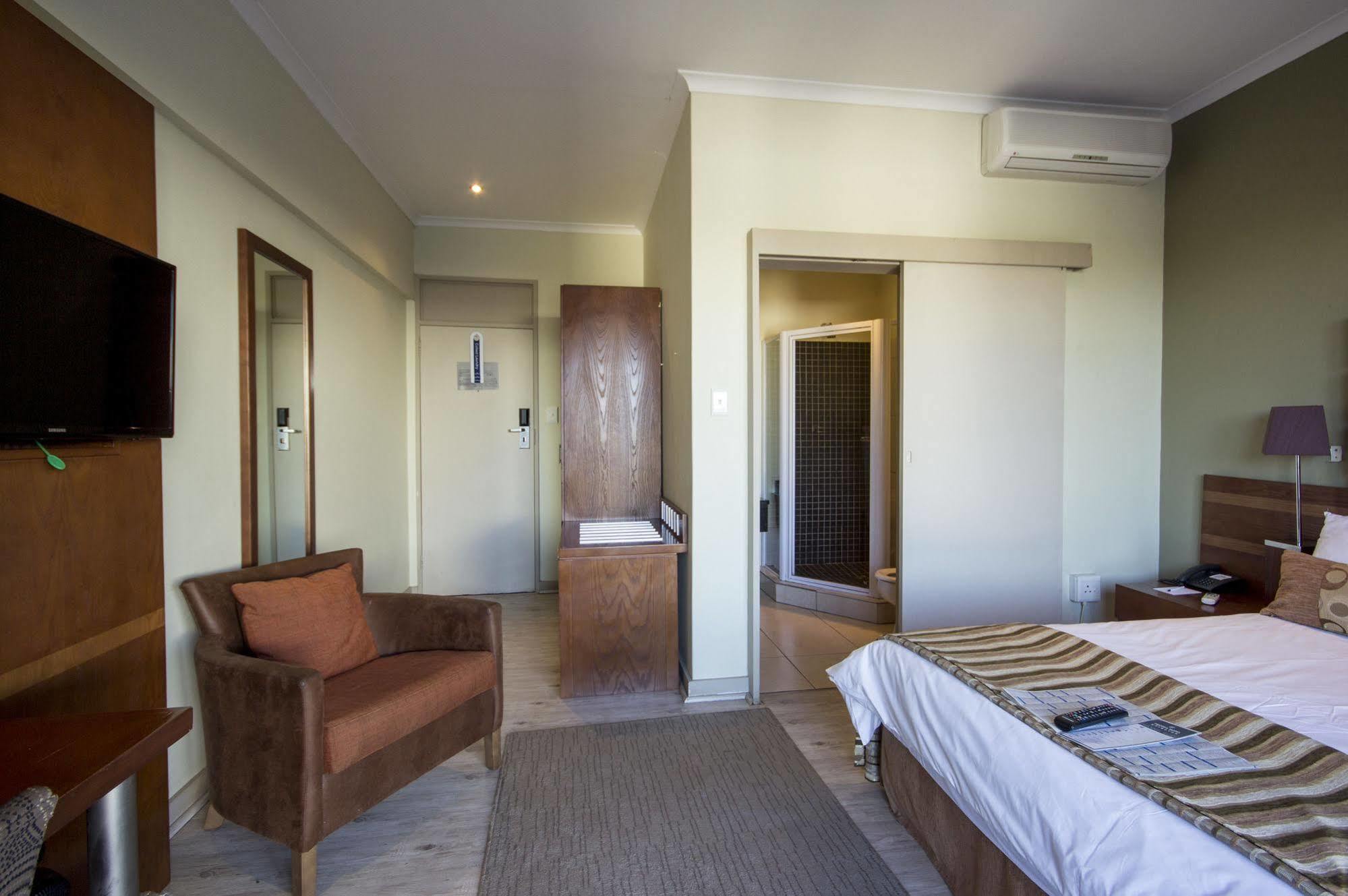 Protea Hotel By Marriott Ъпингтън Екстериор снимка